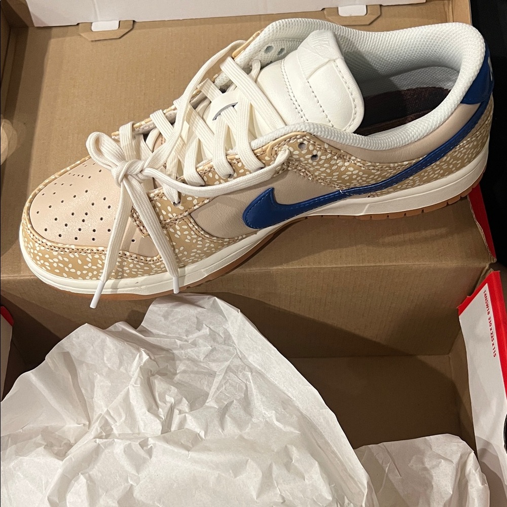 Original !! Nike Low-Top Sneaker in Cream with Blue Swoosh( in the BOX!$